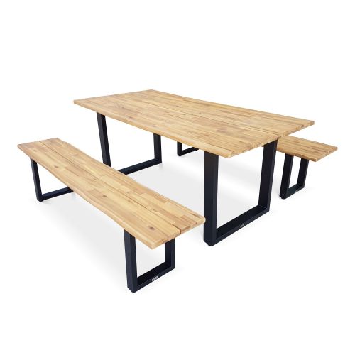 Table de jardin en bois pour être confortable en extérieur